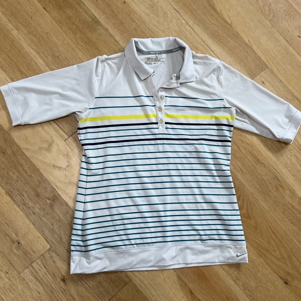 Women’s Nike dri fit top in EUC; size medium